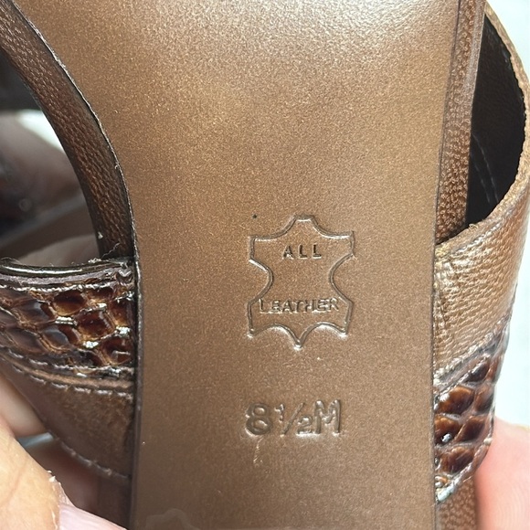 (B) Tory Burch Women's Pumps
8.5 M Brown Snakeskin
Platform Heels - Picture 12 of 15